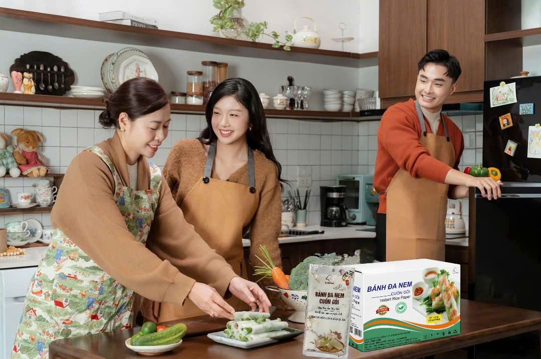 Bánh đa nem cuốn gỏi